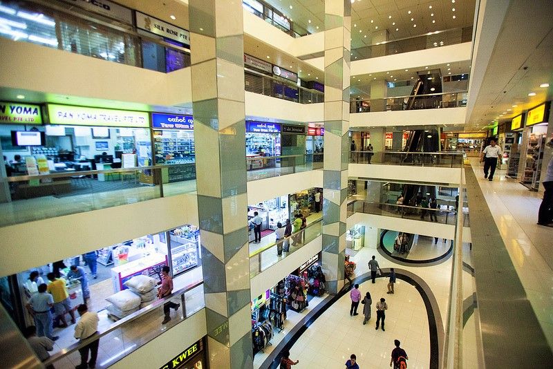 Interior-of-Peninsula-plaza