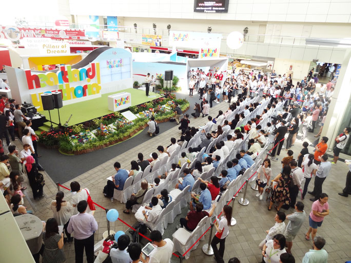Temporary_market_at_Toa_Payoh_MRT_Station